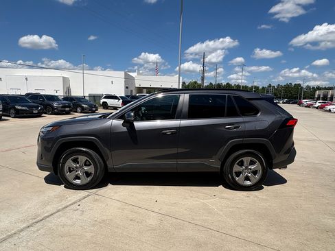 Used 2024 Toyota RAV4 XLE AWD/4WD image 4