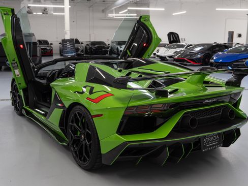 Used 2021 Lamborghini Aventador SVJ AWD/4WD image 9
