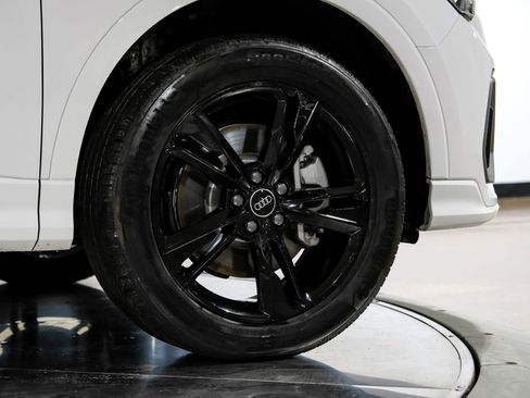 Used 2024 Audi Q3 2.0T Premium w/ Convenience Package image 58