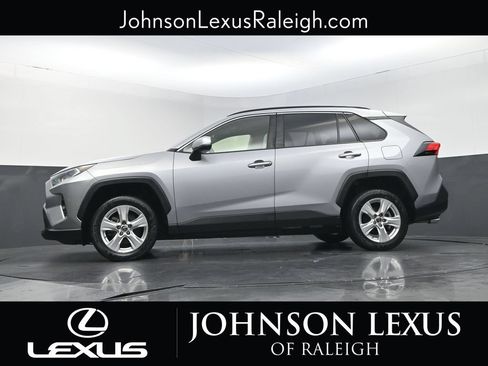 Used 2019 Toyota RAV4 XLE w/ Convenience Package FWD image 21