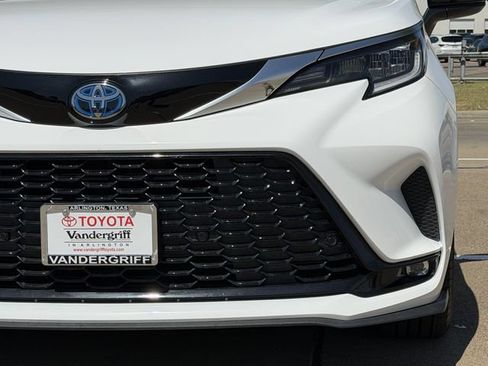 Certified 2024 Toyota Sienna XSE FWD image 10