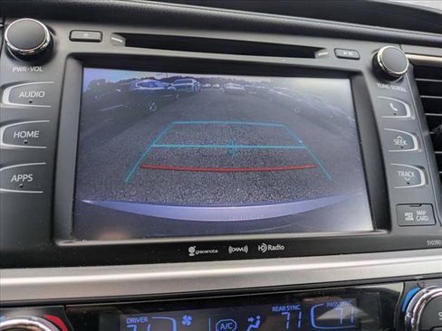 Used 2019 Toyota Highlander SE w/ Nightshade Edition AWD/4WD image 13