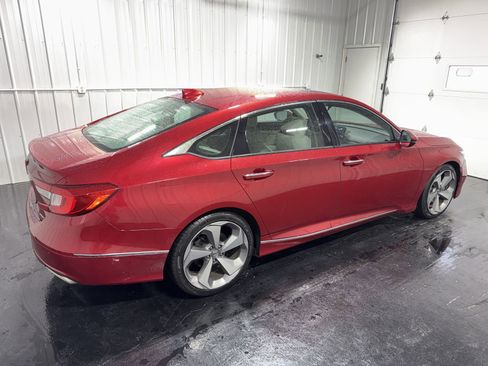 Used 2018 Honda Accord Touring image 3