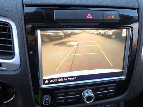 Used 2012 Volkswagen Touareg VR6 image 52