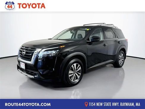Used 2022 Nissan Pathfinder SL AWD/4WD image 1