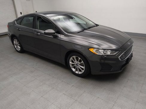 Used 2020 Ford Fusion SE image 11