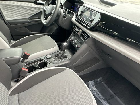 Used 2022 Volkswagen Taos S image 16