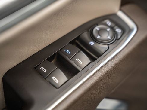 Used 2025 Chevrolet Silverado 1500 LT AWD/4WD image 40