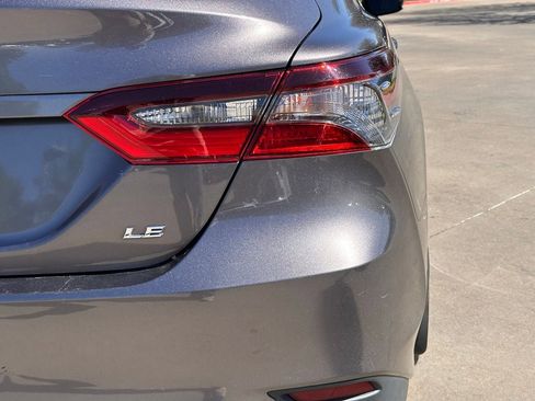 Used 2022 Toyota Camry LE image 12