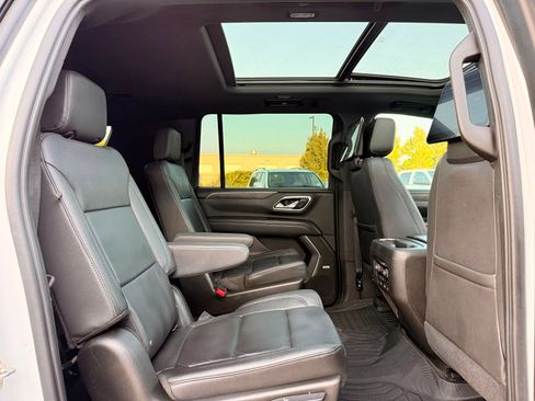 Used 2021 Chevrolet Suburban LT w/ LT Signature Package RWD image 29