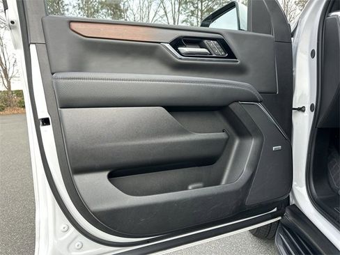 Used 2025 GMC Yukon XL Denali image 14