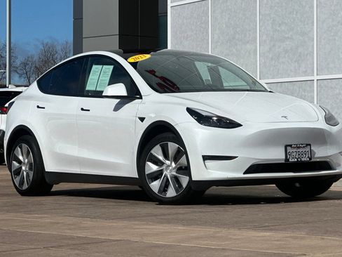 Used 2023 Tesla Model Y Long Range image 2