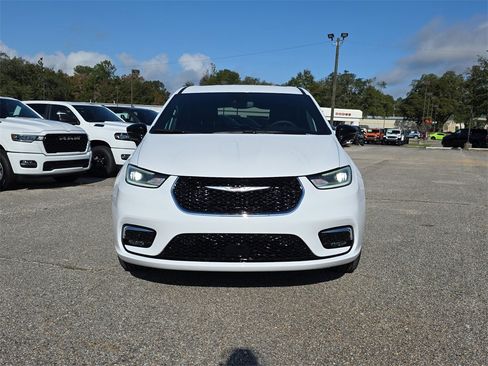 New 2026 Chrysler Pacifica Select image 10