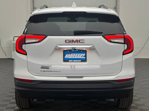 Used 2023 GMC Terrain SLE w/ Driver Convenience Package FWD image 8