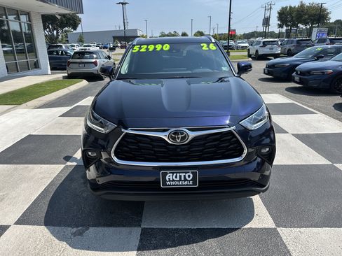 Used 2026 Toyota Highlander Limited AWD/4WD image 2