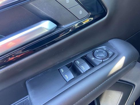 Certified 2025 Chevrolet Tahoe LS image 9