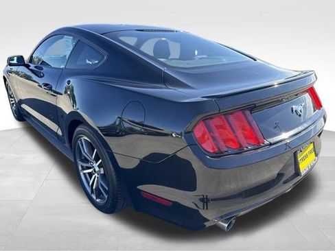 Used 2017 Ford Mustang Coupe RWD image 5