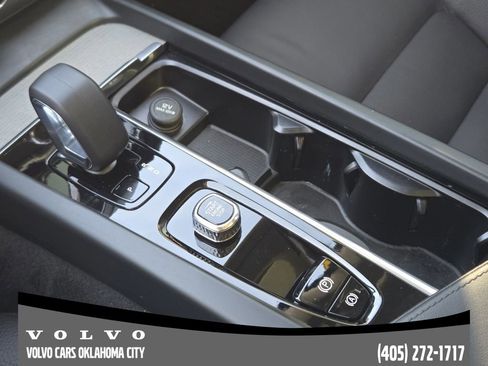 Certified 2025 Volvo XC60 B5 Plus w/ Protection Package Premier image 19