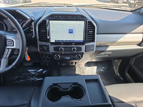 Used 2022 Ford F350 Lariat w/ Chrome Package image 17