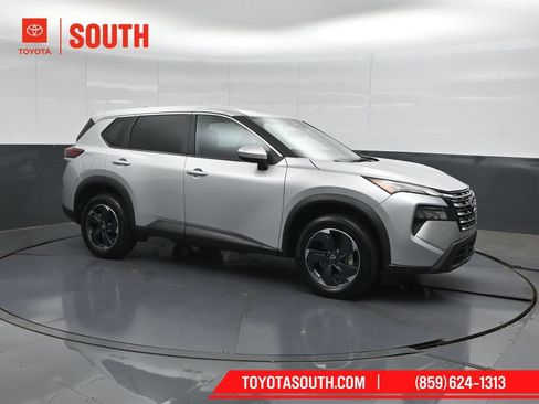Used 2024 Nissan Rogue SV AWD/4WD image 1