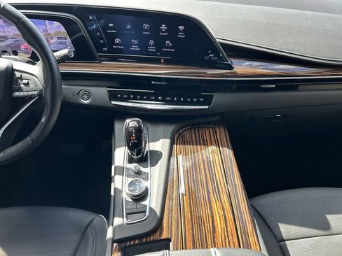 Certified 2023 Cadillac Escalade Premium Luxury image 18