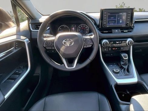 Used 2022 Toyota RAV4 XLE Premium AWD/4WD image 5