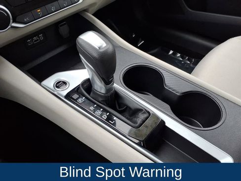 Used 2025 Nissan Altima 2.5 SV FWD image 9