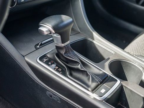 Certified 2018 Kia Optima S image 20