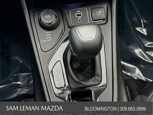 Used 2019 Jeep Cherokee Limited image 16