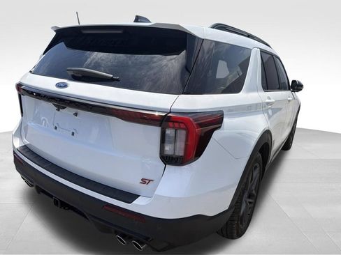 Used 2025 Ford Explorer ST AWD/4WD image 29