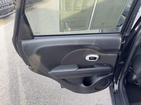 Used 2016 Kia Soul + image 27