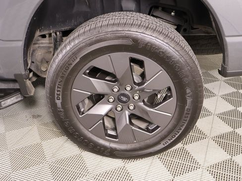 Used 2022 Ford F150 Lightning Lariat image 20