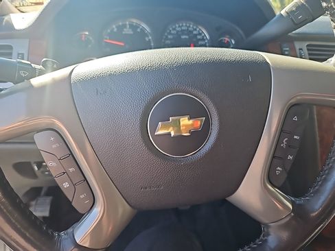 Used 2013 Chevrolet Avalanche LTZ image 26