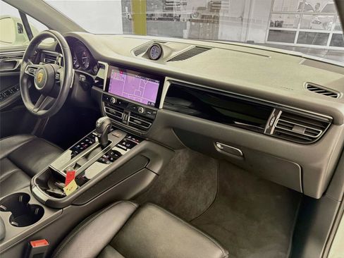 Certified 2024 Porsche Macan AWD/4WD image 29