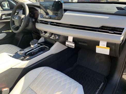 New 2025 Mitsubishi Outlander SEL image 30