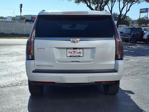 Used 2020 Cadillac Escalade Luxury RWD image 7