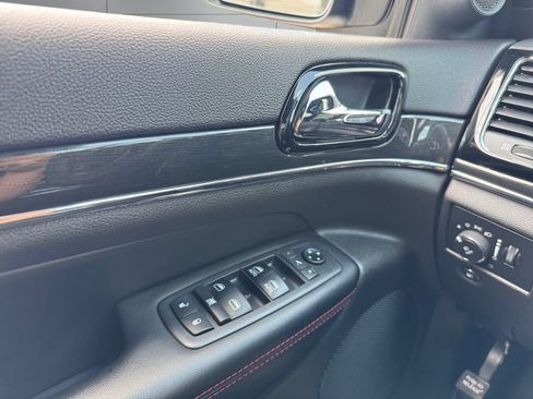 Used 2019 Jeep Grand Cherokee Trailhawk AWD/4WD image 11