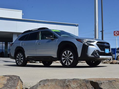 Used 2023 Subaru Outback Limited AWD/4WD image 3