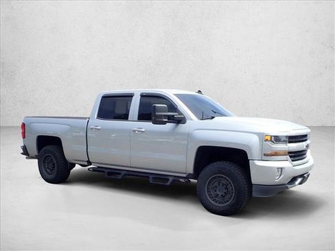 Used 2017 Chevrolet Silverado 1500 LT w/ All Star Edition AWD/4WD image 5