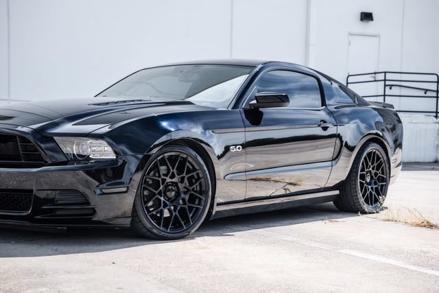 Used 2014 Ford Mustang GT Premium w/ Comfort Package RWD image 30