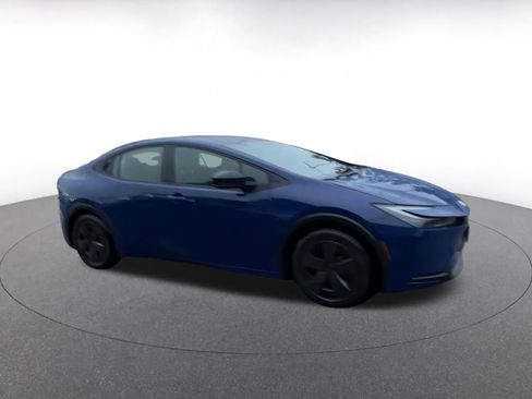 Used 2025 Toyota Prius LE image 2