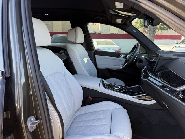 Used 2025 BMW X7 xDrive40i w/ M Sport Package AWD/4WD image 28