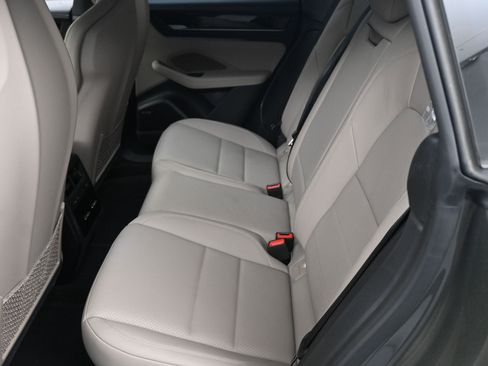 Certified 2025 Porsche Macan 4 Electric image 7