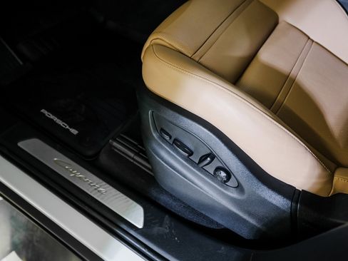 Certified 2025 Porsche Cayenne image 14