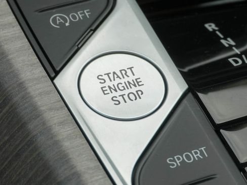 Used 2025 BMW 330i Sedan RWD image 28