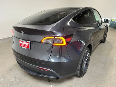 Used 2024 Tesla Model Y Long Range RWD image 3