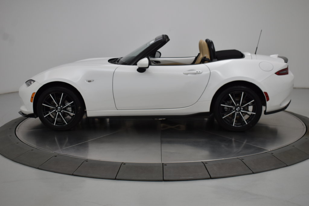 Used 2025 MAZDA MX-5 Miata Grand Touring w/ Appearance Package RWD image 17