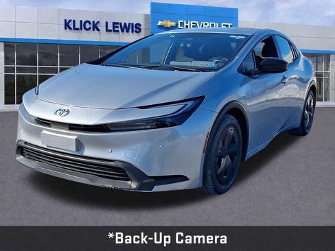 Used 2024 Toyota Prius LE image 3