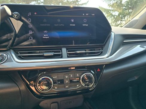 Used 2025 Chevrolet Trax ACTIV w/ Sunroof Package FWD image 18