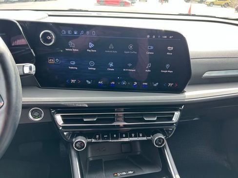 Certified 2025 Chevrolet Traverse LT image 24